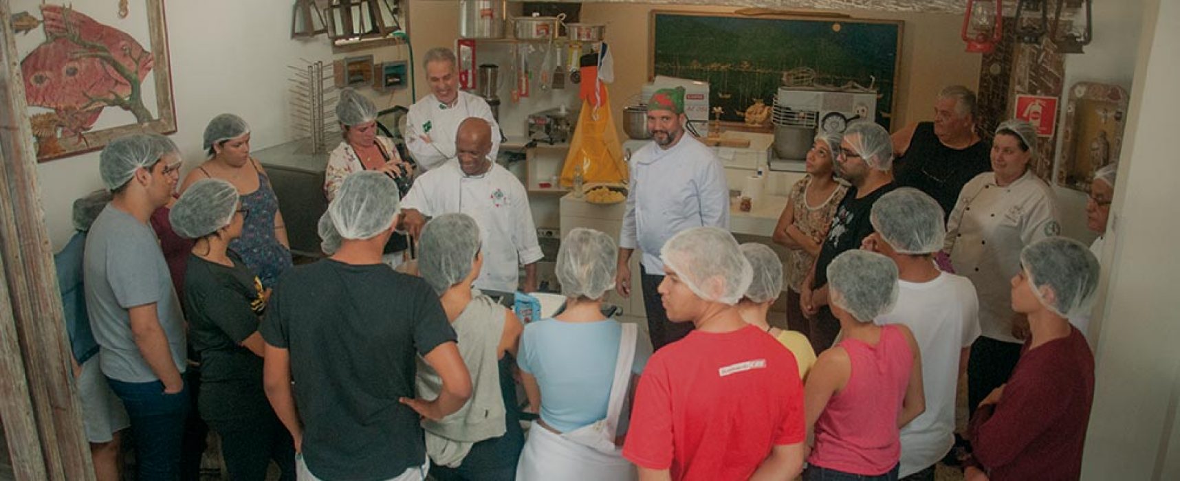 Projeto de formação social dos Cozinheiros Sem Fronteiras teve nova etapa em Ilhabela