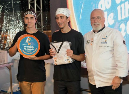 Jovem de 16 anos conquista prêmio Chef Amador do 24º Festival do Camarão de Ilhabela